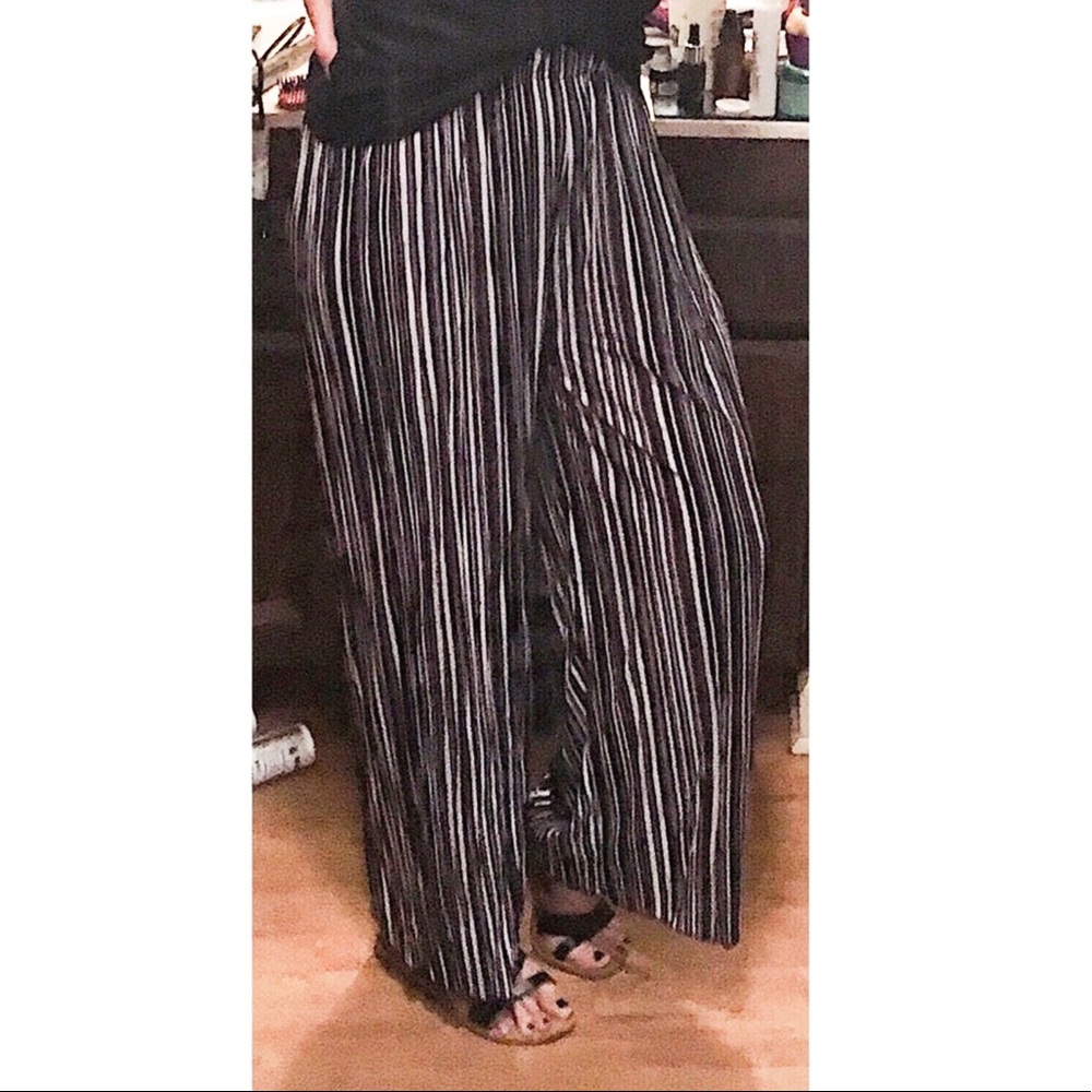 One size fits most! Grey striped palazzo pants.Bundle only item! - Picture 2 of 7